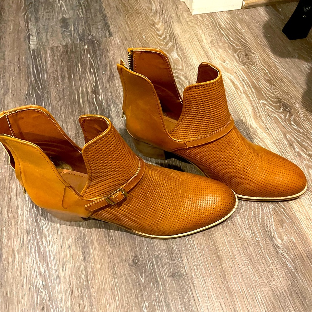 Camel-colored heeled ankle boot, from DSW, Size 11